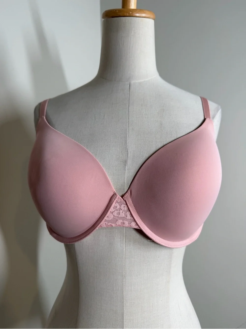 Victoria’s Secret Dusty Pink Lace -SZ 36D- Underwired Bra